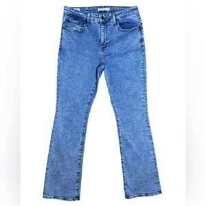 Levi’s 725 High Rise Bootcut Jeans Size 31 Medium Wash